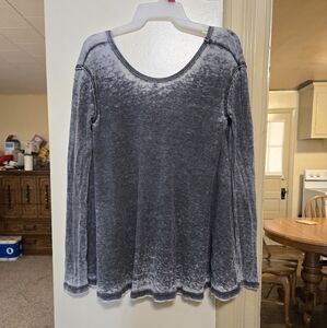 Free People soft & stretchy grey acid wash top size x-small in great condition